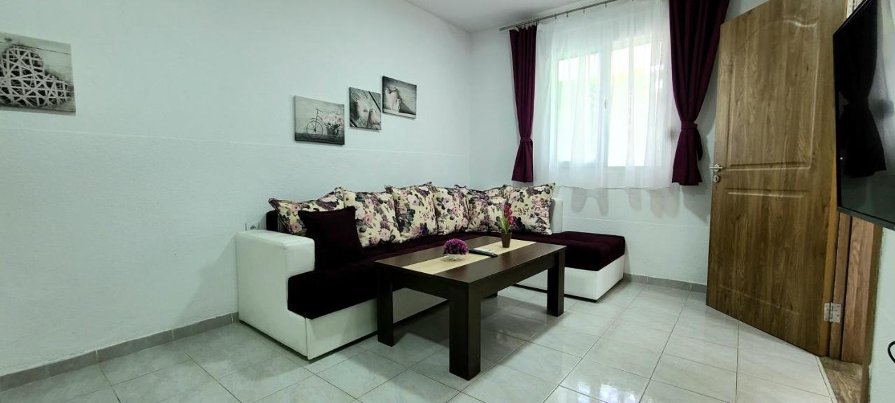 Riviera Inn Apartments Улцинь Екстер'єр фото