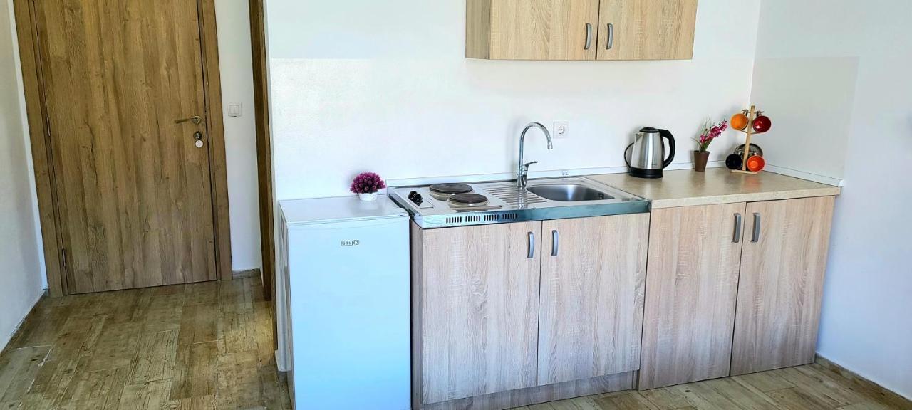 Riviera Inn Apartments Улцинь Екстер'єр фото