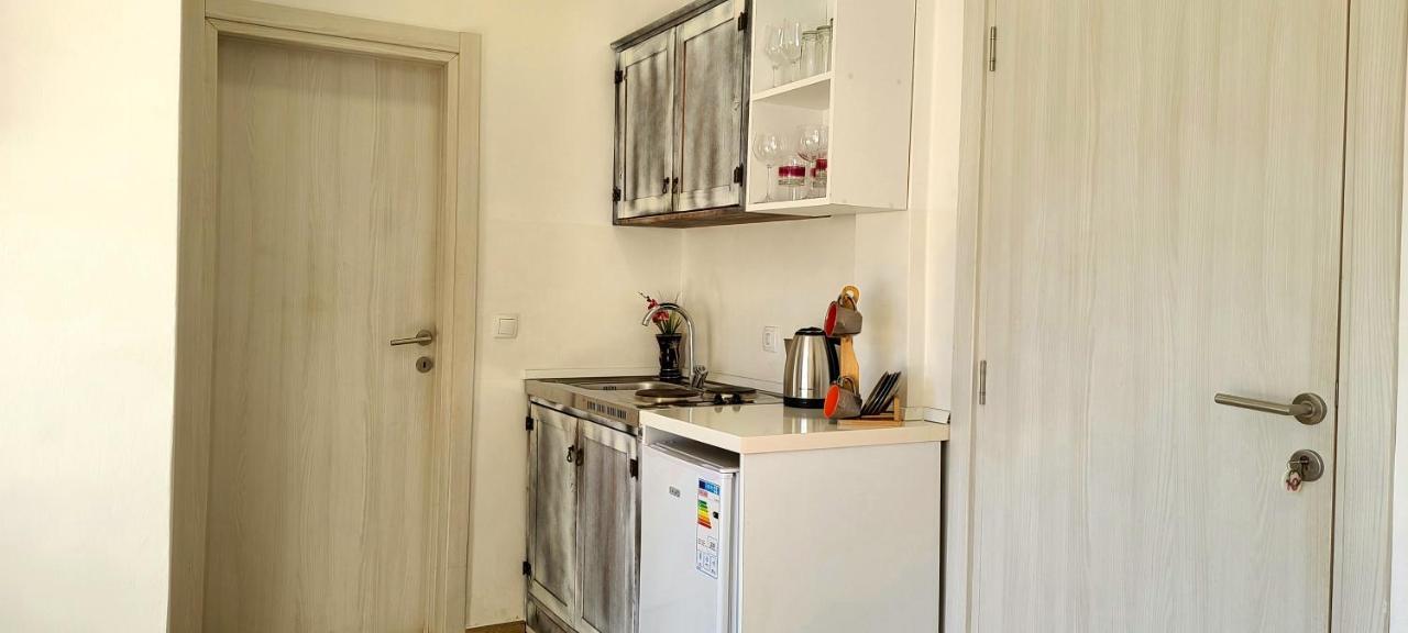 Riviera Inn Apartments Улцинь Екстер'єр фото