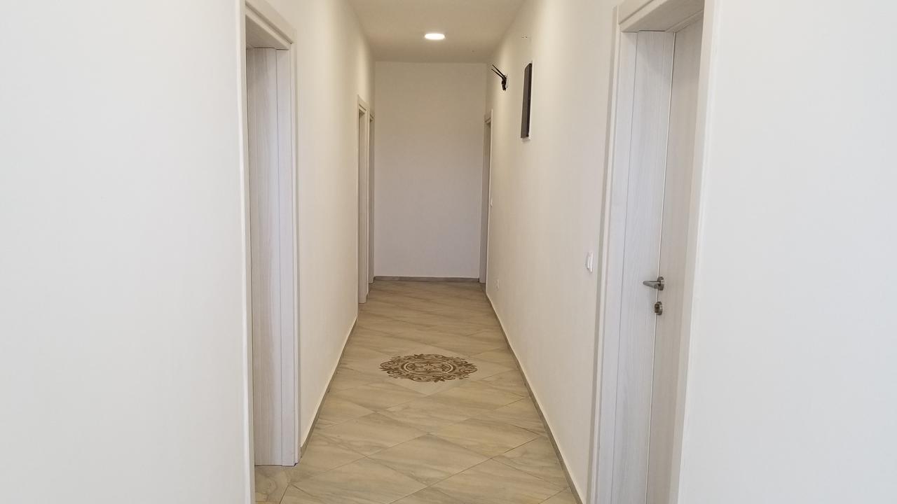 Riviera Inn Apartments Улцинь Екстер'єр фото