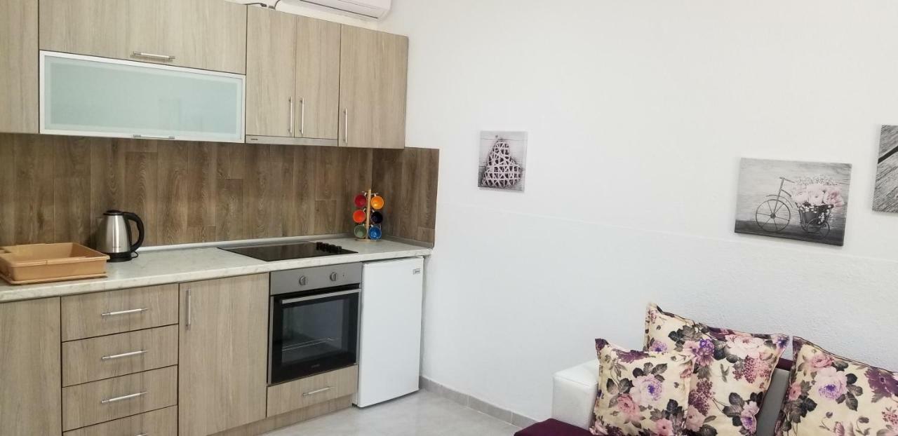 Riviera Inn Apartments Улцинь Екстер'єр фото